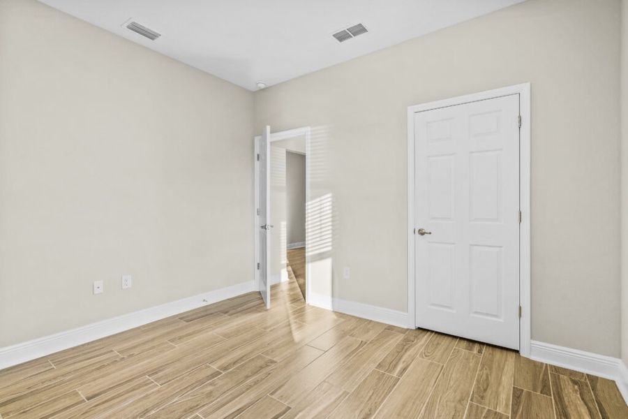 Spacious, unfurnished interior of a new home in Lake Merial, Panama City (Image 17).