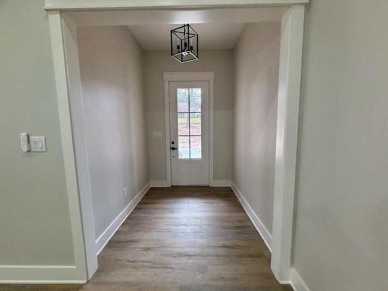 Spacious, unfurnished interior of a new home in , Mineola (Image 20).