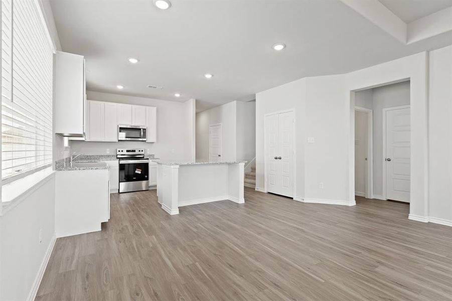 Spacious, unfurnished interior of a new home in Retreat at Fossil Creek, Fort Worth (Image 11). Spacious, unfurnished interior of a new home in Retreat at Fossil Creek, Fort Worth (Image 11).