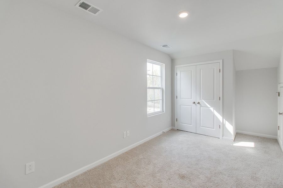 Spacious, unfurnished interior of a new home in Bluefield, Lexington (Image 31).