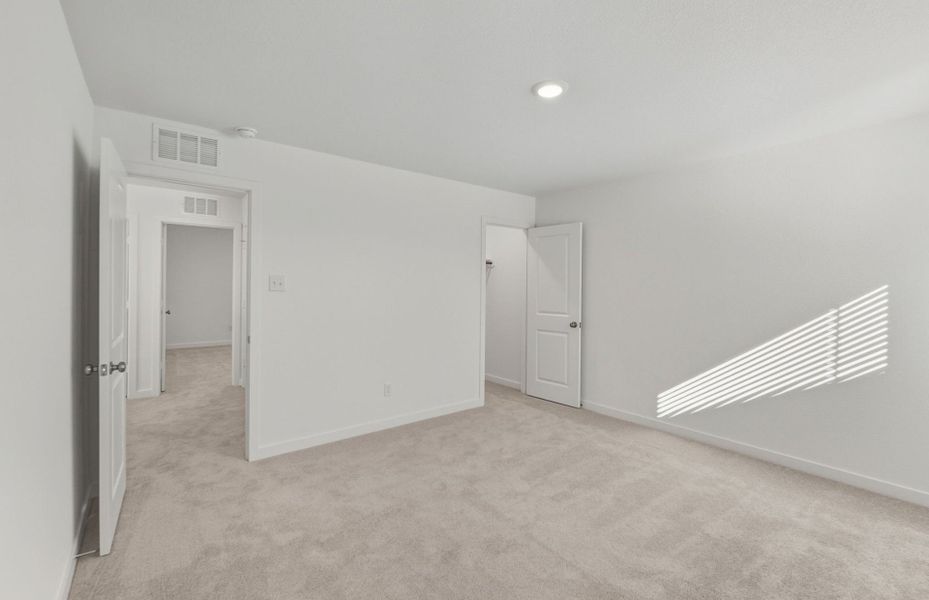 Spacious, unfurnished interior of a new home in Sonterra, Jarrell (Image 42).