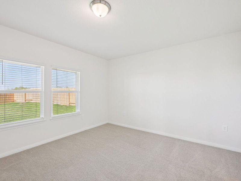 Spacious, unfurnished interior of a new home in Lexington Parke, Del Valle (Image 9).