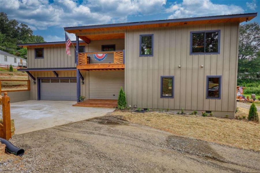Exterior details and patio area of a home in , Blue Ridge (Image 33).