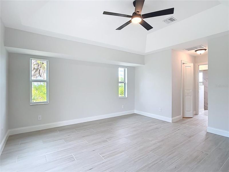 Spacious, unfurnished interior of a new home in , Port Charlotte (Image 29).