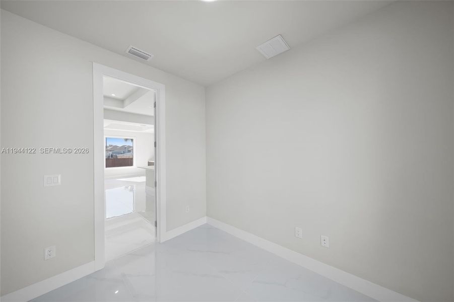 Spacious, unfurnished interior of a new home in , Lehigh Acres (Image 29).