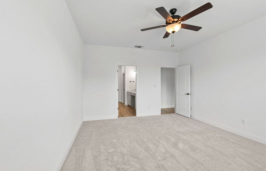 Spacious, unfurnished interior of a new home in Lagos, Manor (Image 38).