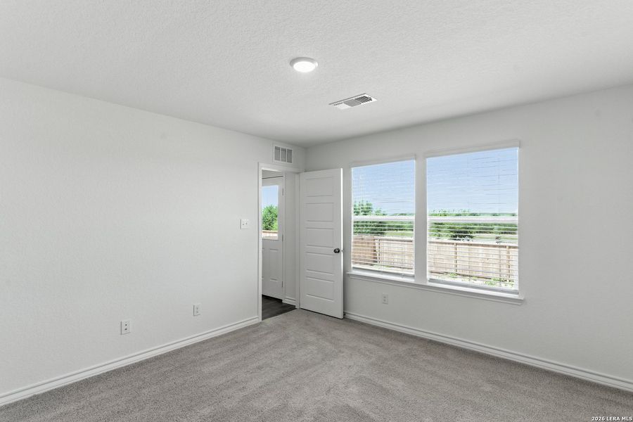 Spacious, unfurnished interior of a new home in Lily Springs, Seguin (Image 16).