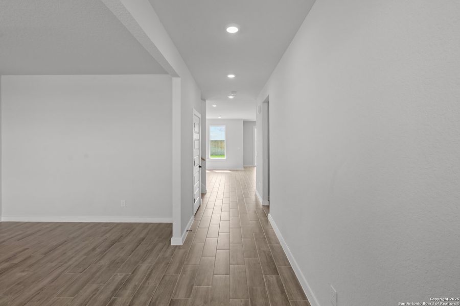 Spacious, unfurnished interior of a new home in Weltner Farms 50’s, New Braunfels (Image 13).