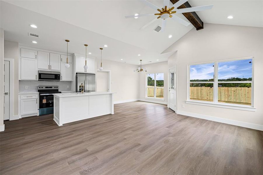 Spacious, unfurnished interior of a new home in , Granbury (Image 20).