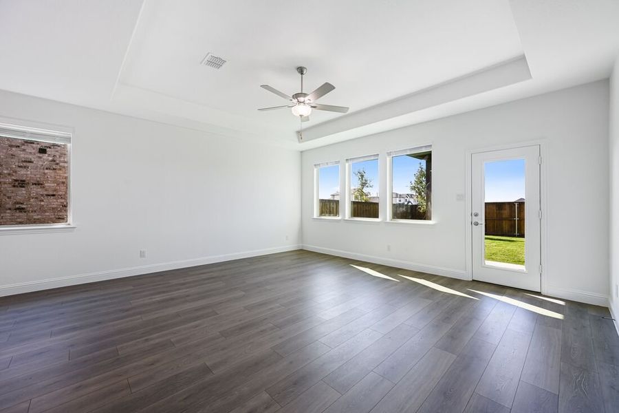 Spacious, unfurnished interior of a new home in Madero 50s, Fort Worth (Image 11).
