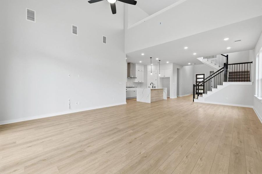 Spacious, unfurnished interior of a new home in Heritage, Dripping Springs (Image 20).