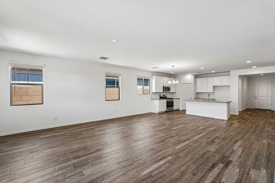 Spacious, unfurnished interior of a new home in Hawes Crossing, Mesa (Image 20).