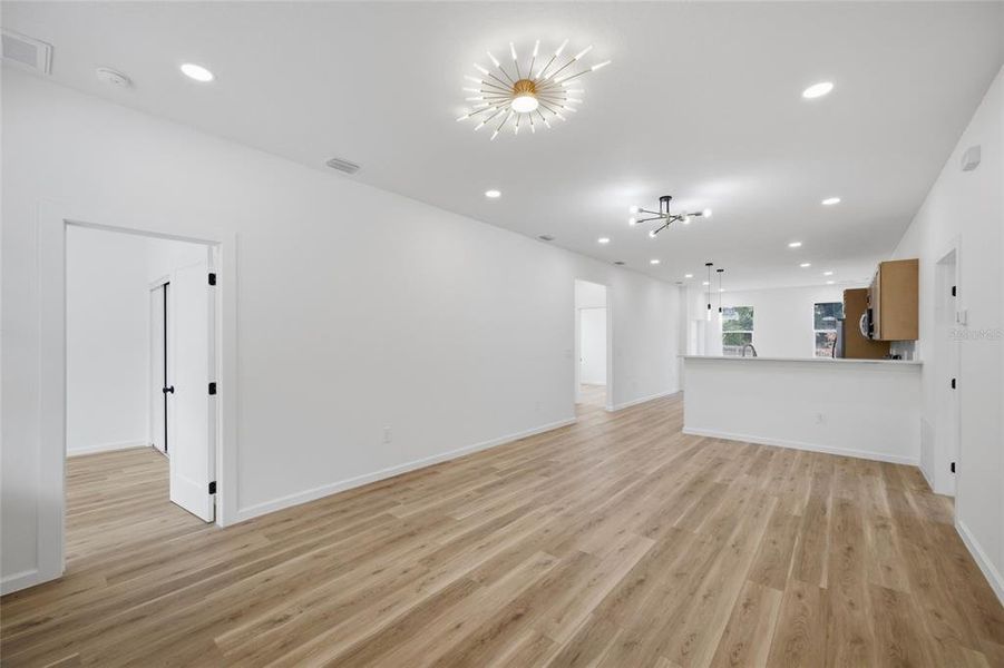 Spacious, unfurnished interior of a new home in , Tampa (Image 17).