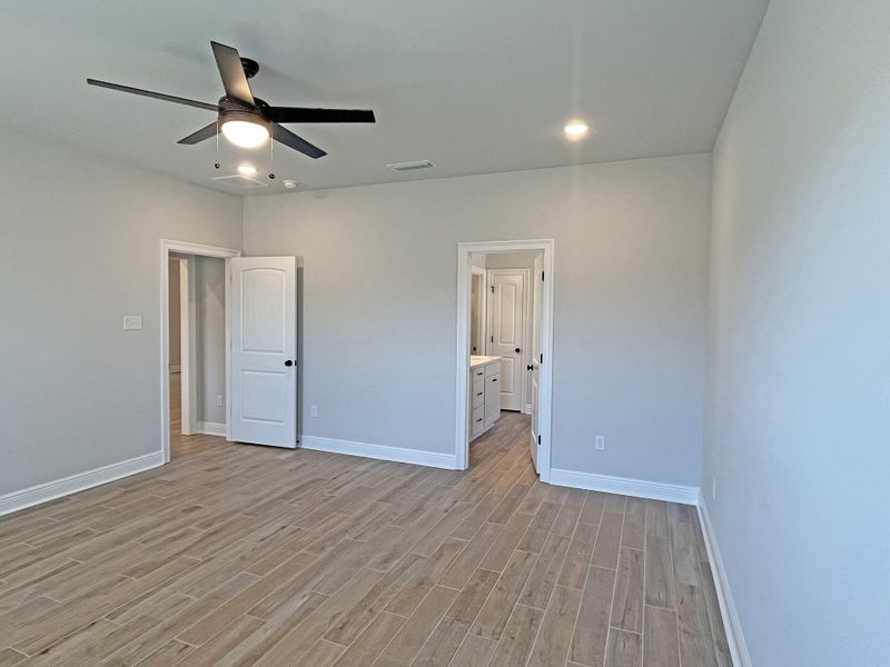 Spacious, unfurnished interior of a new home in Bird Song at Hammock Bay, Freeport (Image 15).