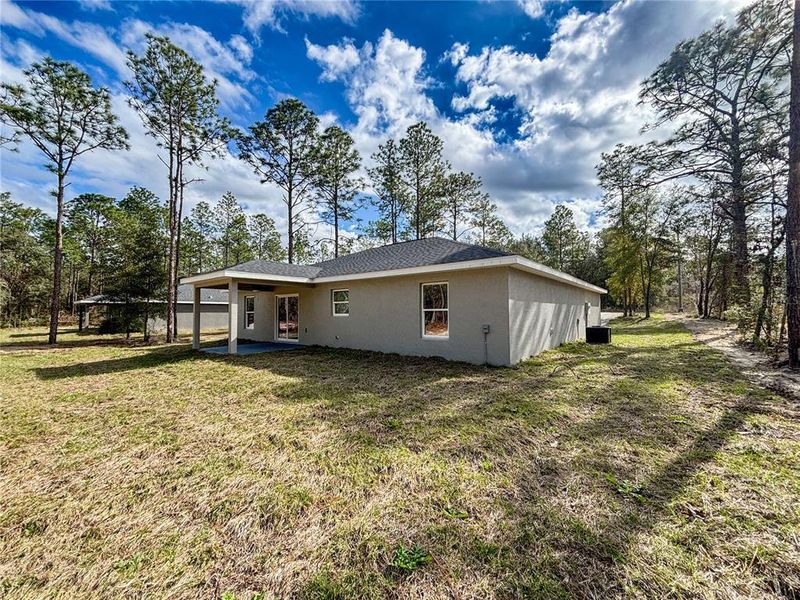Exterior details and patio area of a home in , Dunnellon (Image 36).