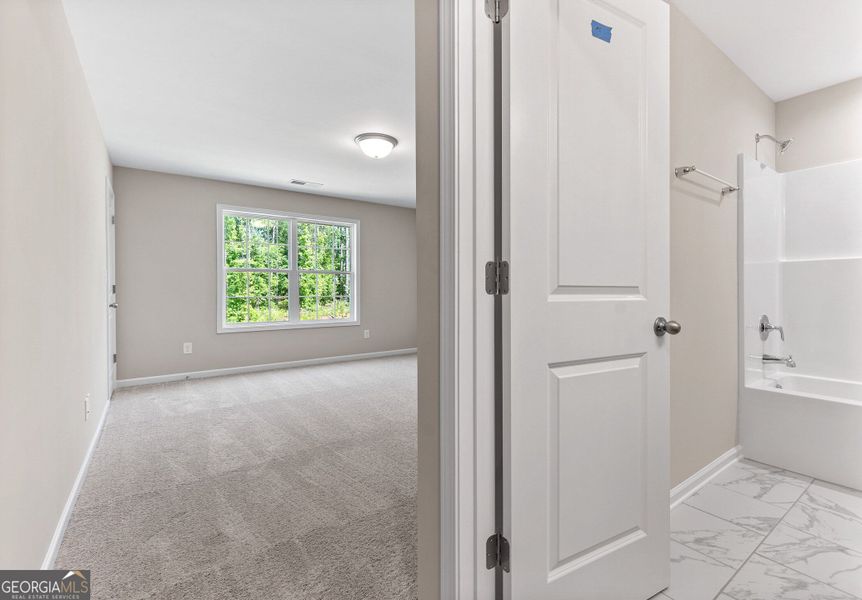 Spacious, unfurnished interior of a new home in Juliette Crossing, Forsyth (Image 46).