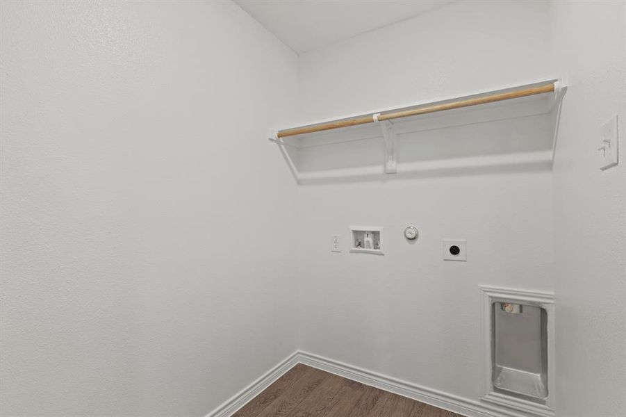 Spacious, unfurnished interior of a new home in Sycamore Landing, Fort Worth (Image 9).