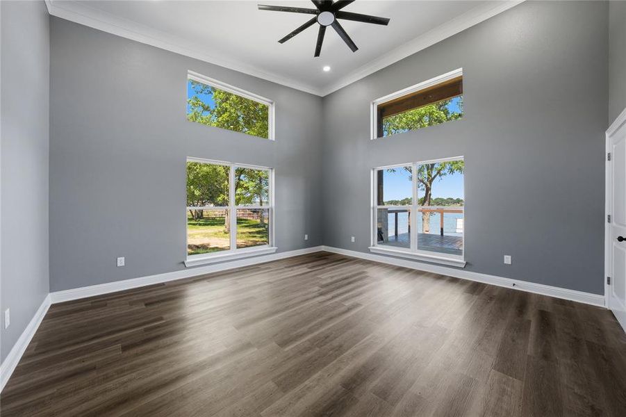 Water views, ample natural light and high ceilings in this relaxing primary suite.