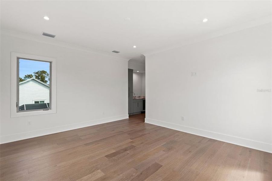 Spacious, unfurnished interior of a new home in , Tampa (Image 69).