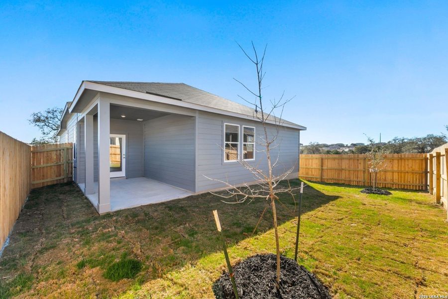 Exterior details and patio area of a home in Hunters Ranch, San Antonio (Image 3).