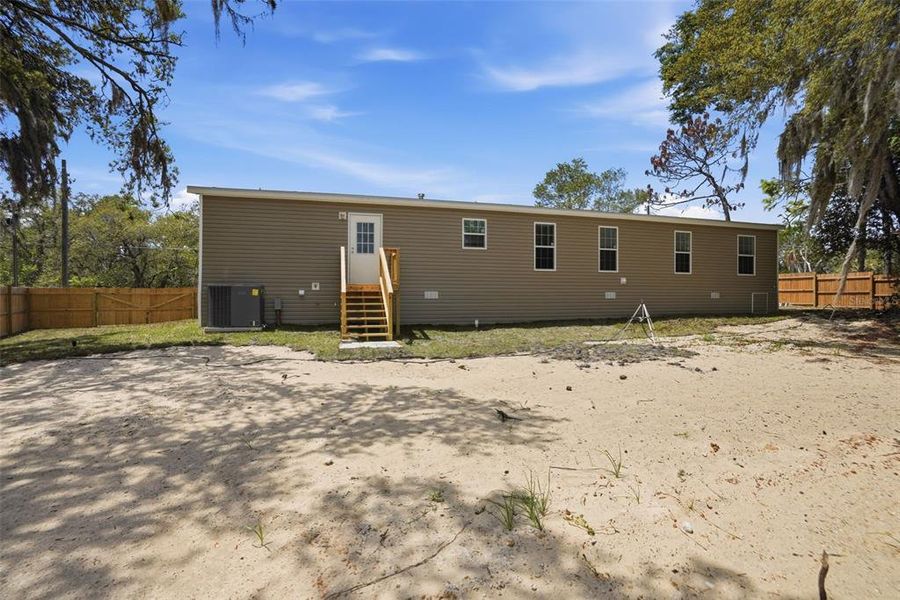 Exterior details and patio area of a home in , Weeki Wachee (Image 22).