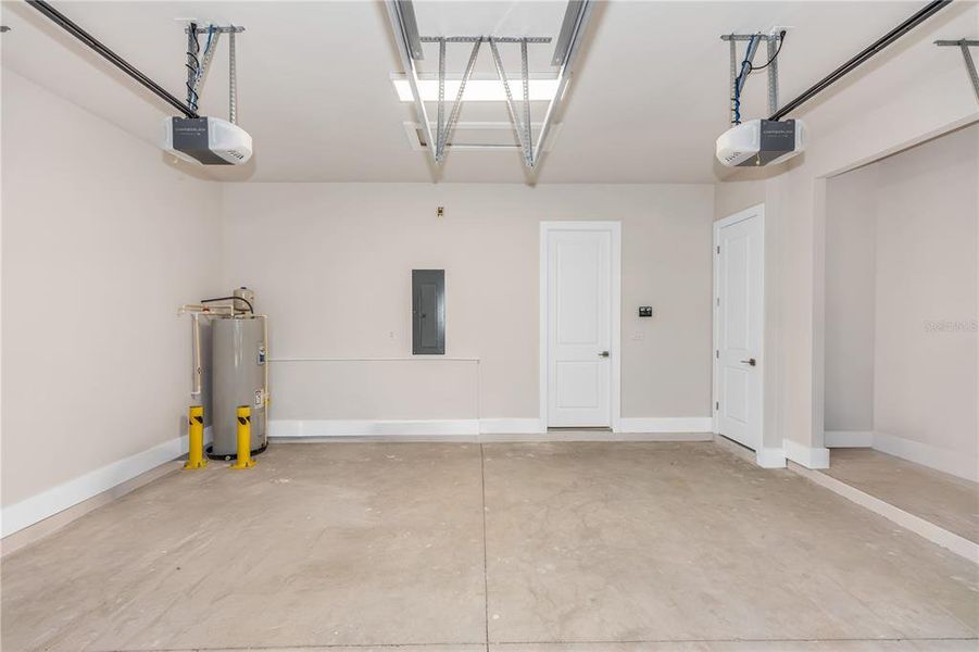 Spacious, unfurnished interior of a new home in , Winter Park (Image 45).