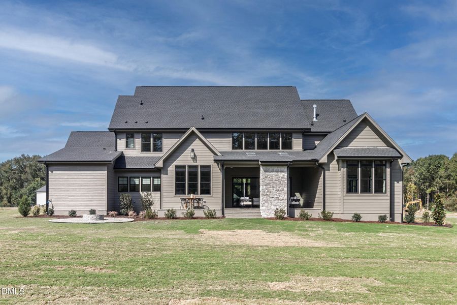 200_MEADOW_WALK_DR_EXTERIOR_06 200_MEADOW_WALK_DR_EXTERIOR_06