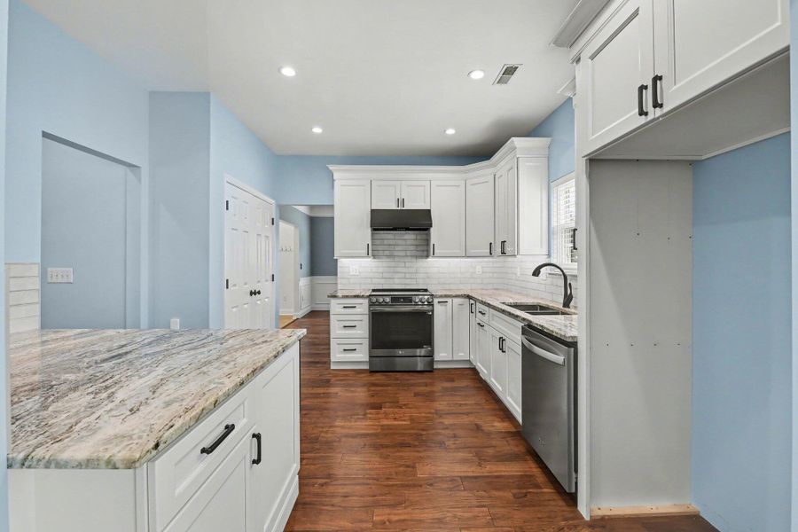 Furnished interior view inside a new home in , North Charleston (Image 7).