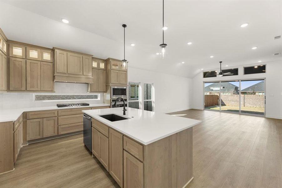 11. 1704 Canals - Kitchen (3)