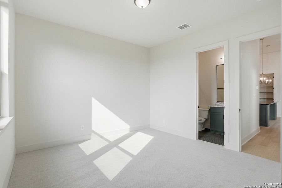 Spacious, unfurnished interior of a new home in Kinder Ranch 70's, San Antonio (Image 45).