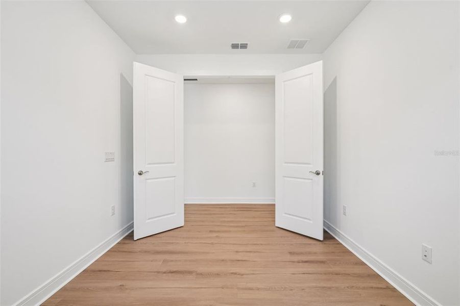 Spacious, unfurnished interior of a new home in Del Webb Stone Creek, Ocala (Image 28).