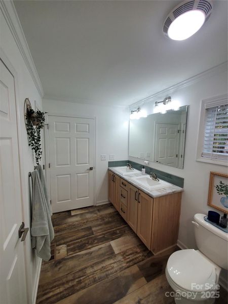 Furnished interior view inside a new home in , Olin (Image 26).