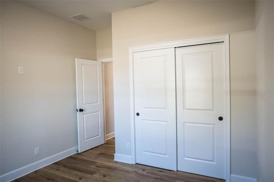 Spacious, unfurnished interior of a new home in , Weeki Wachee (Image 20).