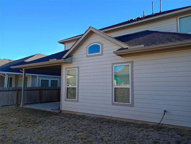 Exterior details and patio area of a home in Highcrest Meadow West, Georgetown (Image 3).
