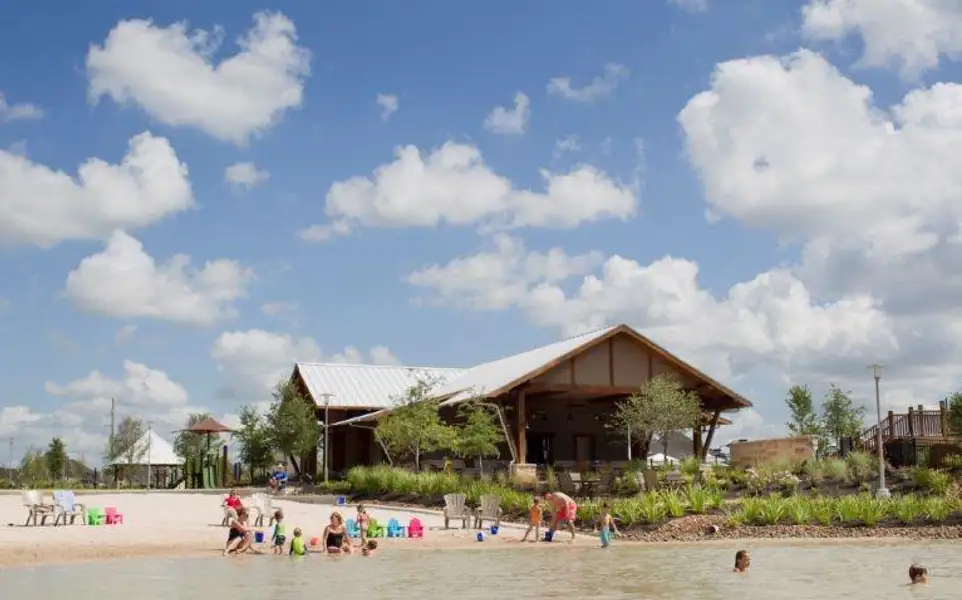 Community amenities in Towne Lake, Houston (Image 5).