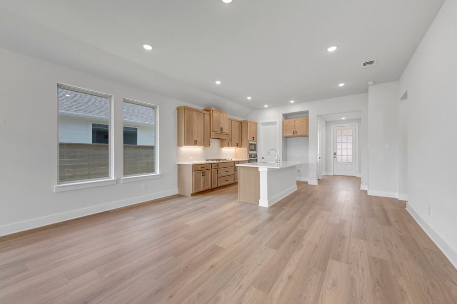 Spacious, unfurnished interior of a new home in Treeline, Justin (Image 12).