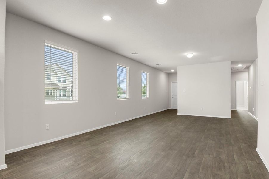 Spacious, unfurnished interior of a new home in Casetta Ranch, Kyle (Image 26).