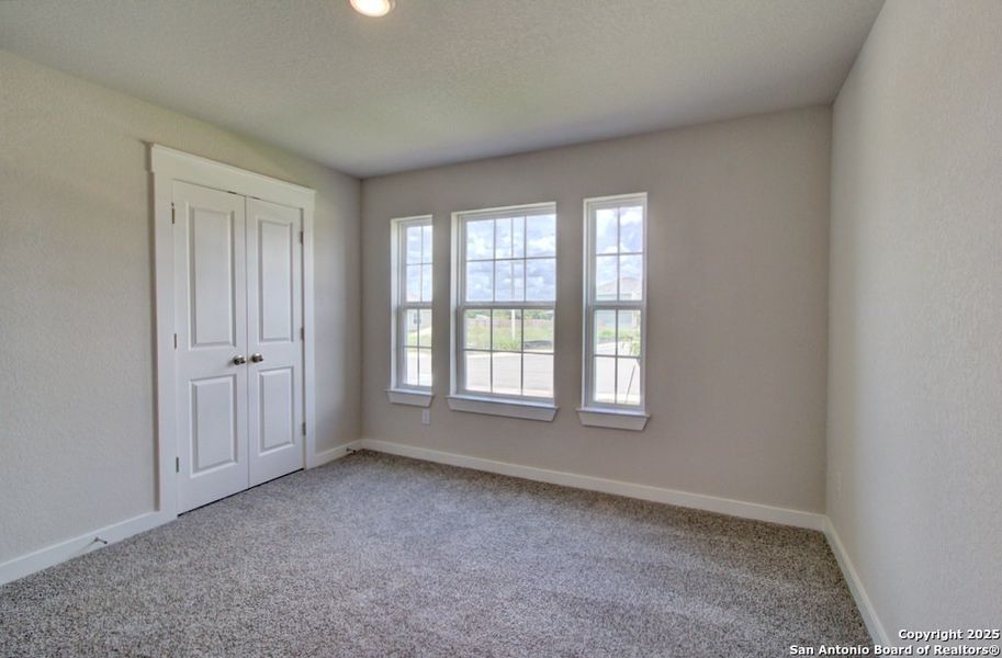 Spacious, unfurnished interior of a new home in Cloud Country, New Braunfels (Image 15).