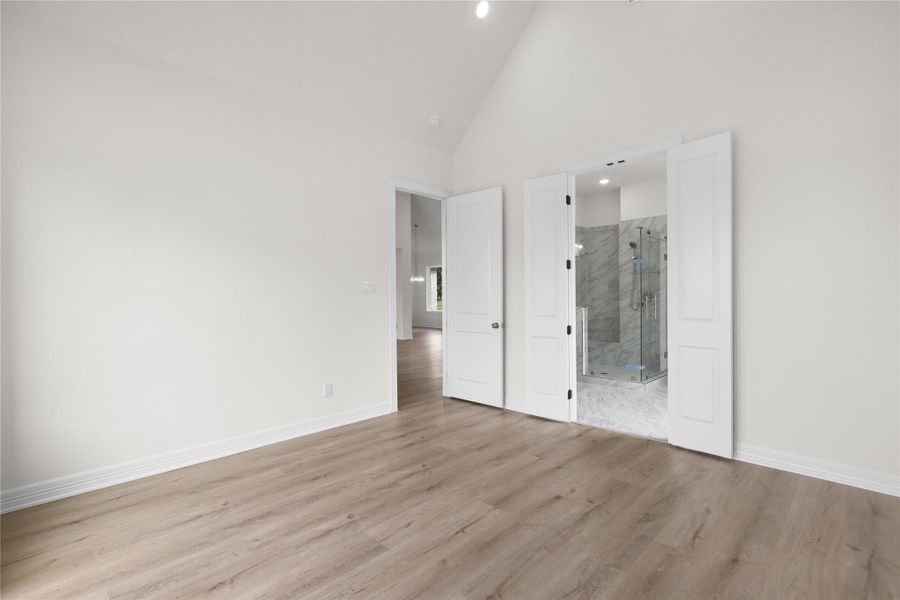 Spacious, unfurnished interior of a new home in , Angleton (Image 15).