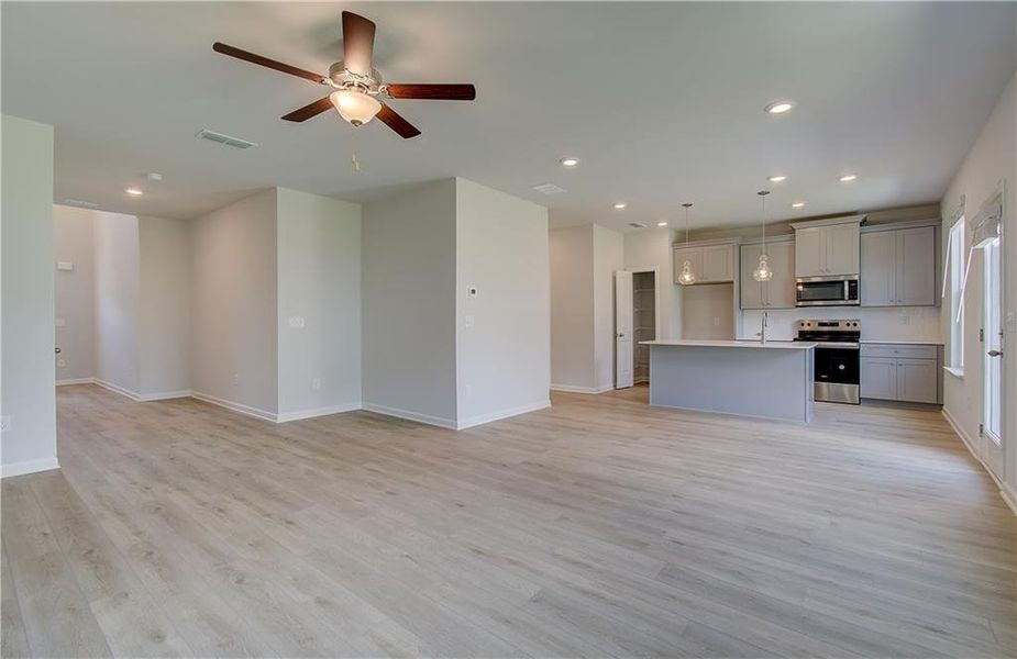 Spacious, unfurnished interior of a new home in Enclave at Evergreen, Fairburn (Image 21). Spacious, unfurnished interior of a new home in Enclave at Evergreen, Fairburn (Image 21).