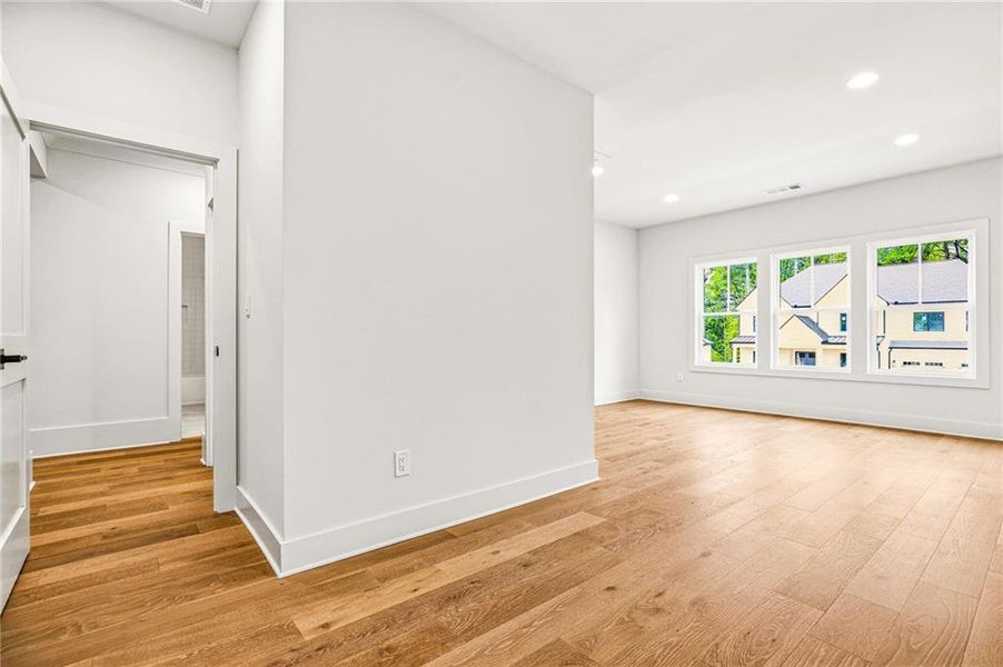 Spacious, unfurnished interior of a new home in , Atlanta (Image 27).