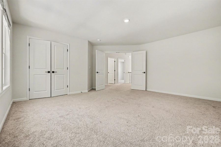 Spacious, unfurnished interior of a new home in Falls Cove, Troutman (Image 36).