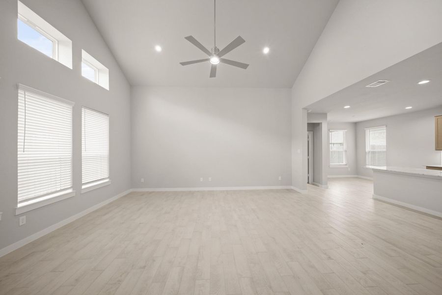 Spacious, unfurnished interior of a new home in Barton Creek Ranch, Conroe (Image 20). Spacious, unfurnished interior of a new home in Barton Creek Ranch, Conroe (Image 20).