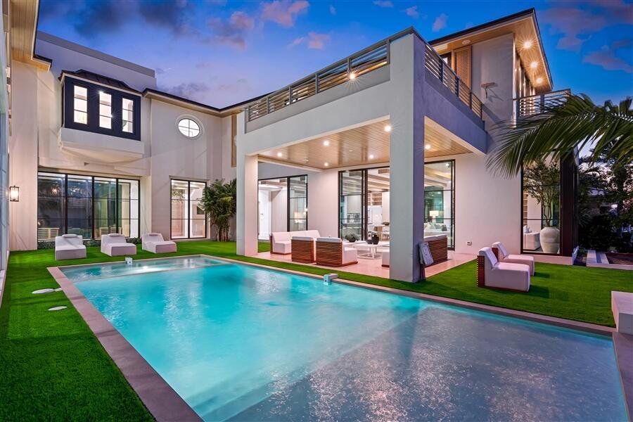 dash_POOL_ANGLE_SUNSET dash_POOL_ANGLE_SUNSET