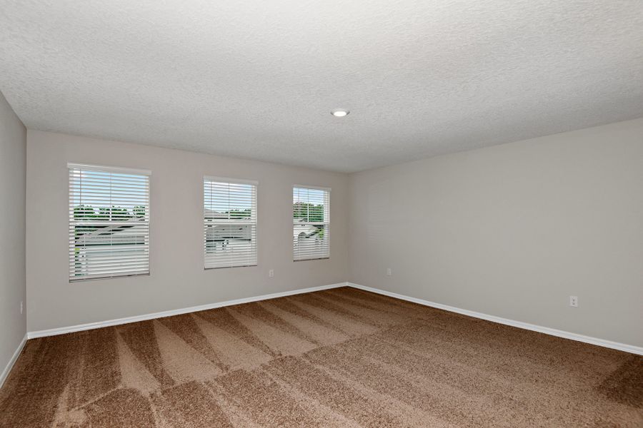 Spacious, unfurnished interior of a new home in Pasadena Ridge, Dade City (Image 20).
