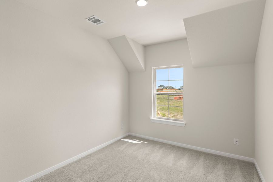 Spacious, unfurnished interior of a new home in Ten Mile Creek, Celina (Image 29).