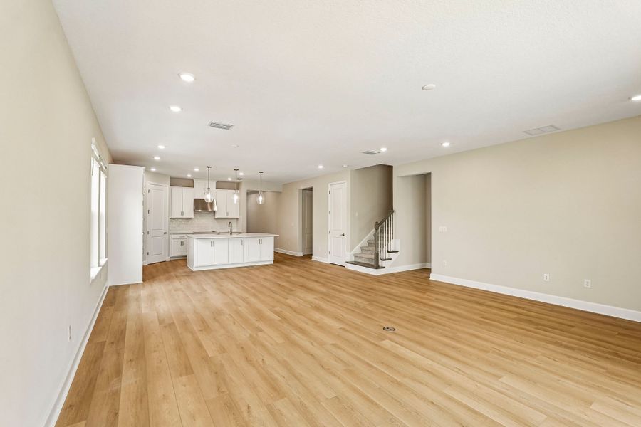 Spacious, unfurnished interior of a new home in Tiburon, Nokomis (Image 12).