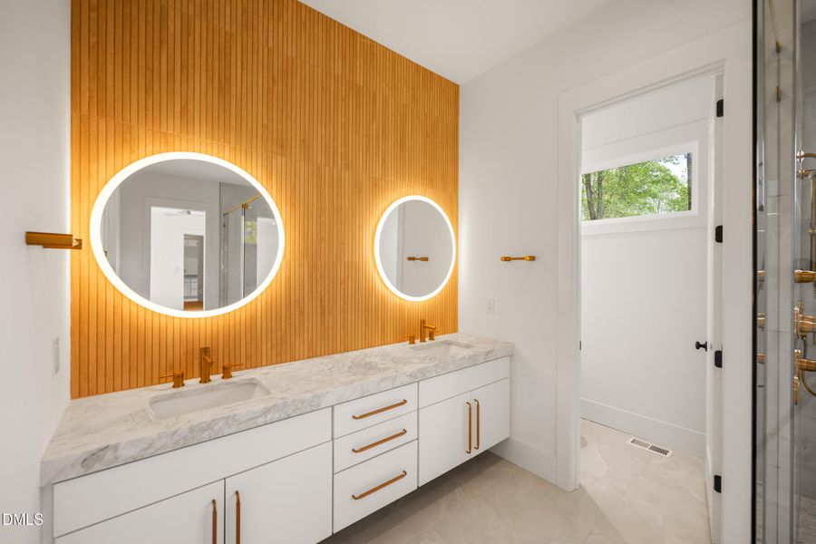 26 -2817 claremont rd, interior