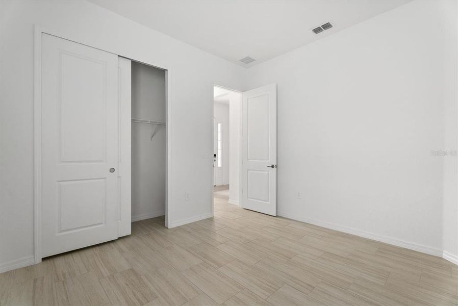 Spacious, unfurnished interior of a new home in Calusa Country Club, Lakewood Ranch (Image 26).