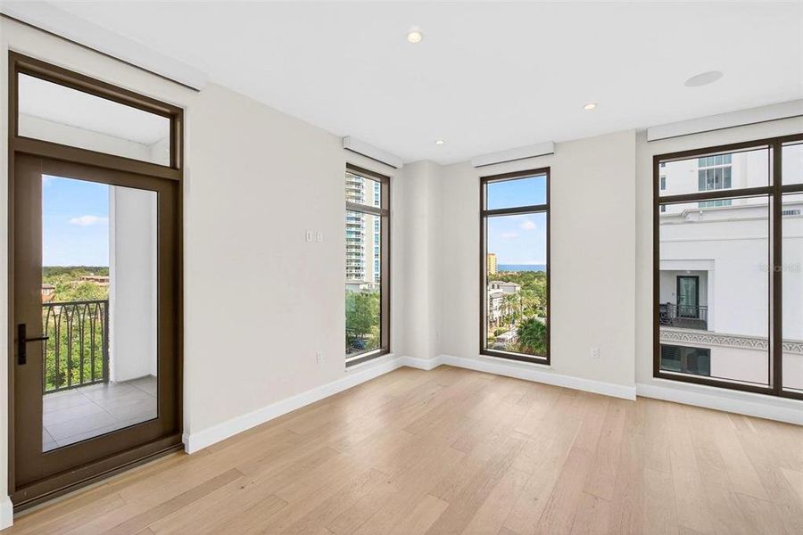 Spacious, unfurnished interior of a new home in , St. Petersburg (Image 24).